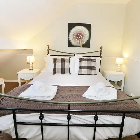 Holiday home Rockton House *